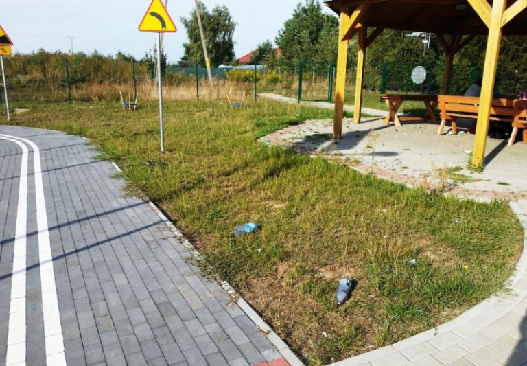 Zasypali miasteczko śmieciami