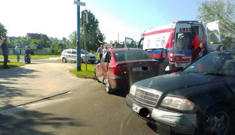 Kolizja z komunią w tle