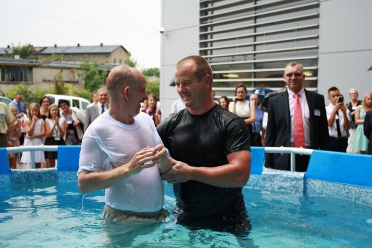 Świadkowie Jehowy ochrzcili nowych