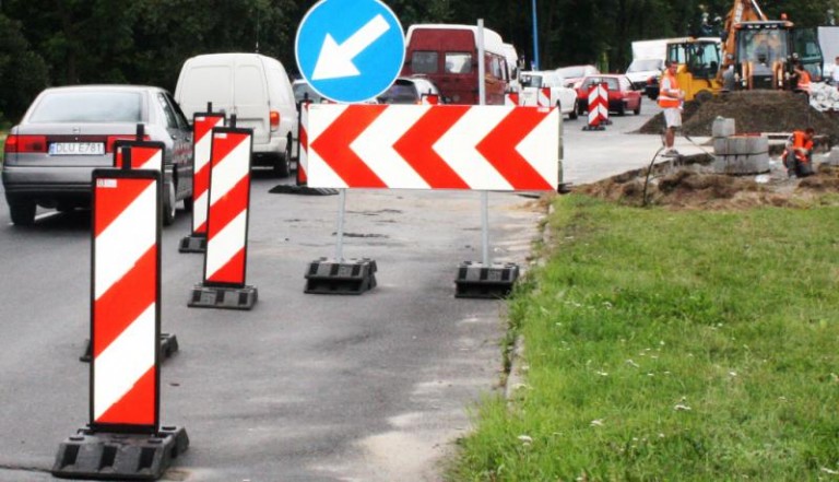 Uwaga kierowcy, utrudnienia na drodze
