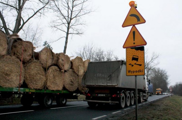 Znak przed zakrętem śmierci