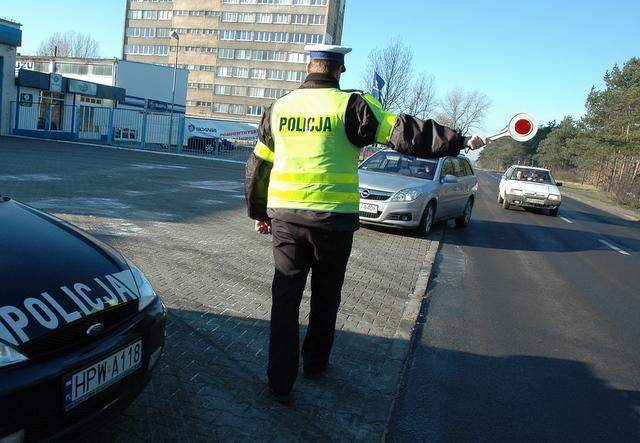 Pirat drogowy ranił policjanta
