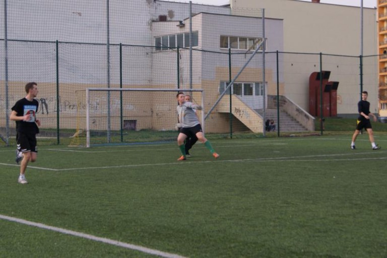 Sezonowcy pokonują Kamikaze