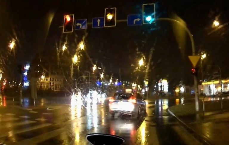 Kierowca nagrał, policjant dostanie mandat