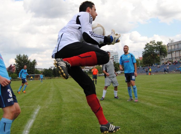 Pokonani na własnym terenie