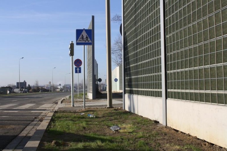 Zaśmiecone pobocza