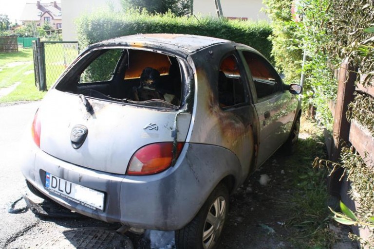 Nocą spłonęło kolejne auto (FOTO)