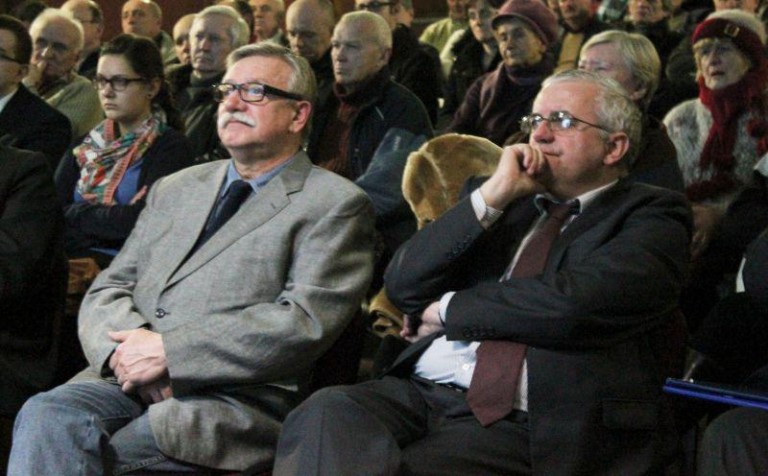 Lipiński promuje się w kościele