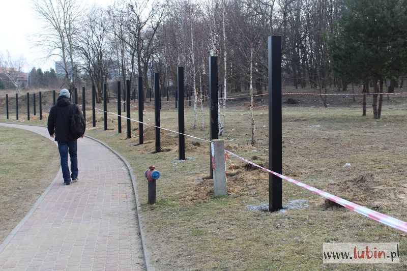 Ogradzają park Leśny