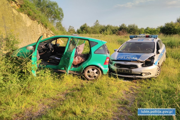 Dwa rozbite auta i pijany kierowca