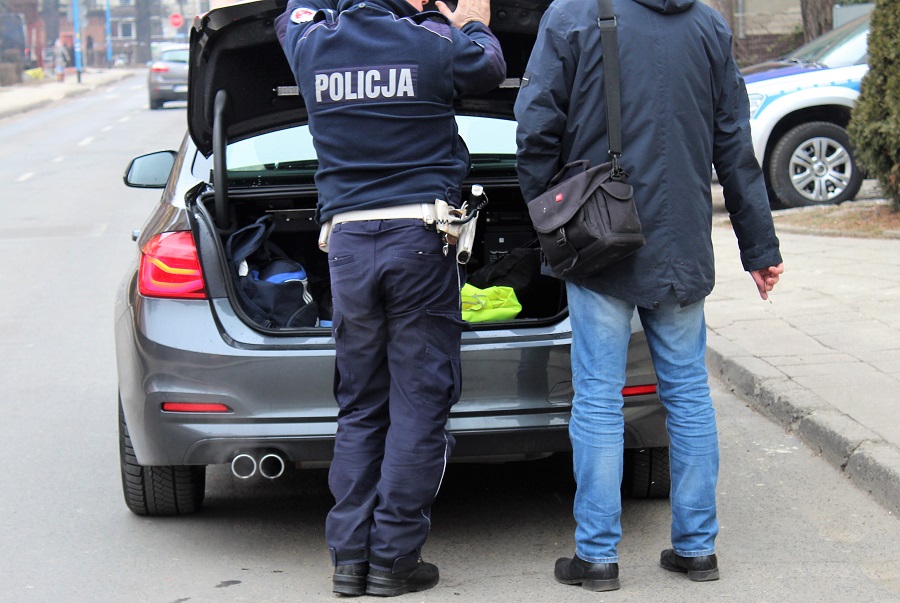 Poszukiwany przez policję wciąż łamał prawo