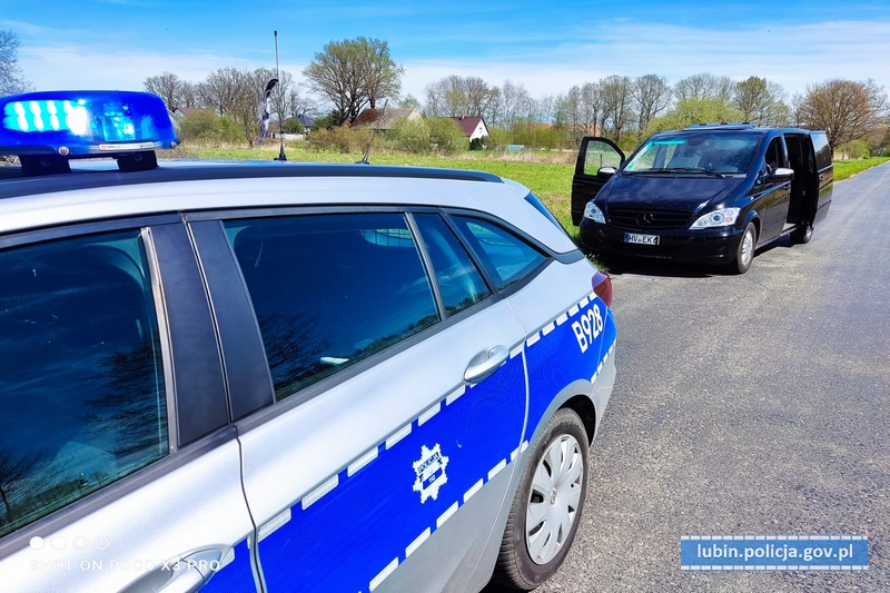 Uciekał przed policją kradzionym samochodem