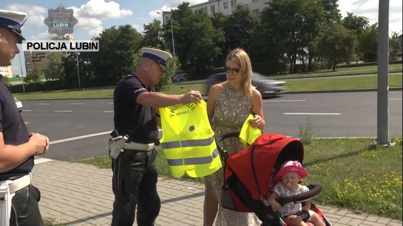 Policjanci nakłaniają: Bądźcie widoczni