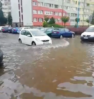 Po burzy nad Lubinem zalane ulice i wiele pracy strażaków