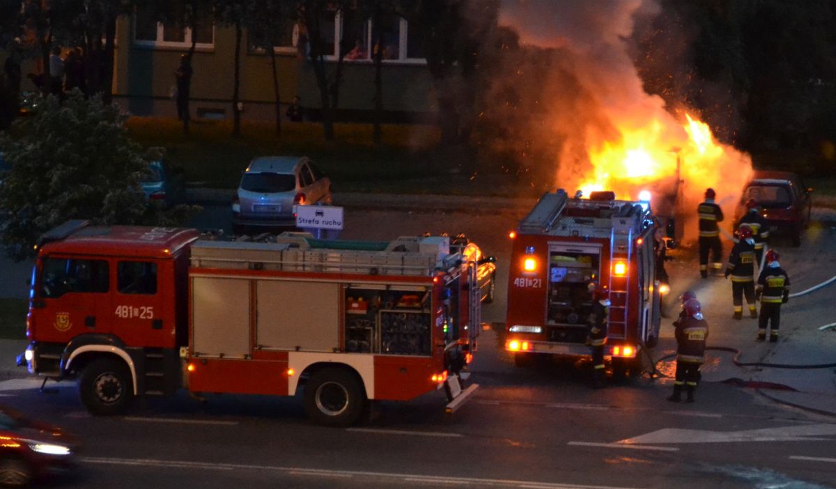 Bus spłonął, poparzona kobieta w szpitalu
