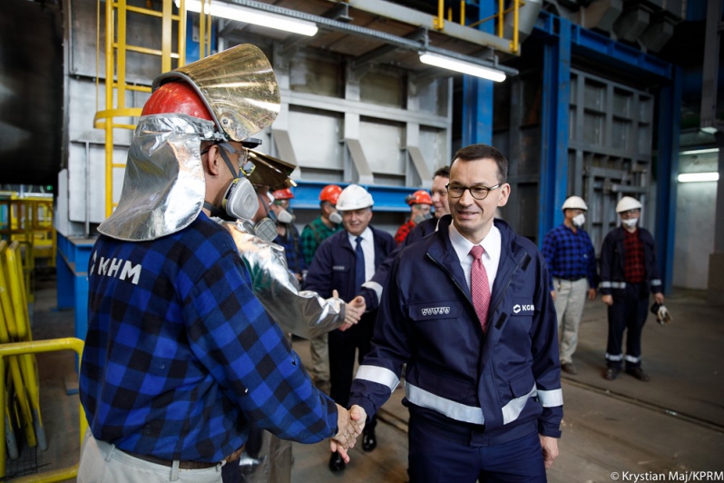 Premier Morawiecki w legnickiej hucie i lubińskiej kopalni