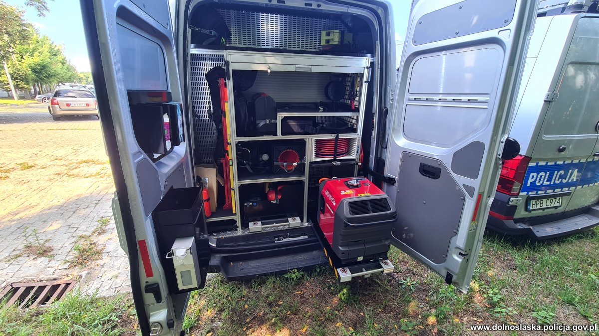 Radiowóz-ambulans trafił do lubińskiej drogówki