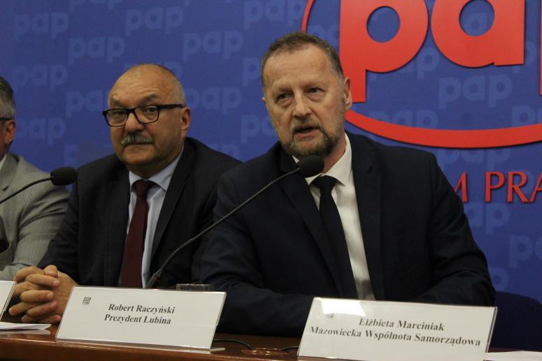 Raczyński: Nawet partyjni działacze zaczynają się dusić w „gorsecie partii”