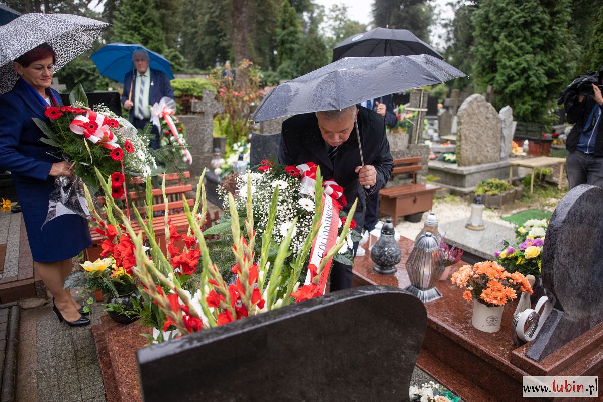Lubin pamięta – złożono kwiaty na grobach ofiar