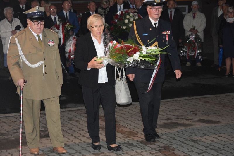 Rankiem oddali hołd bohaterom II wojny światowej