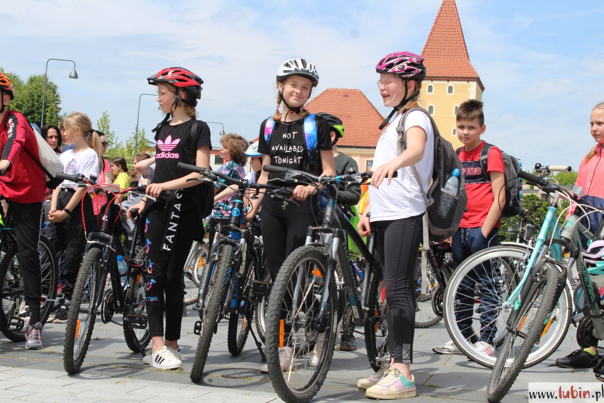 Rozdali ponad tysiąc kasków