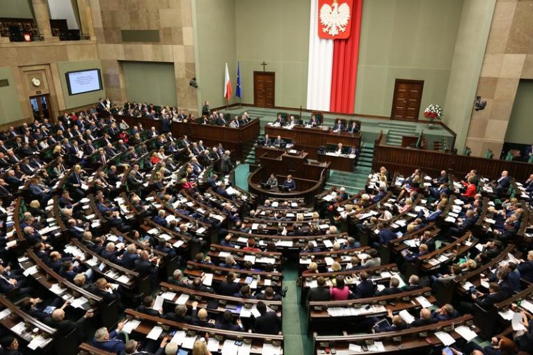Sejm w trakcie piątkowych obrad (fot. Krzysztof Białoskórski)