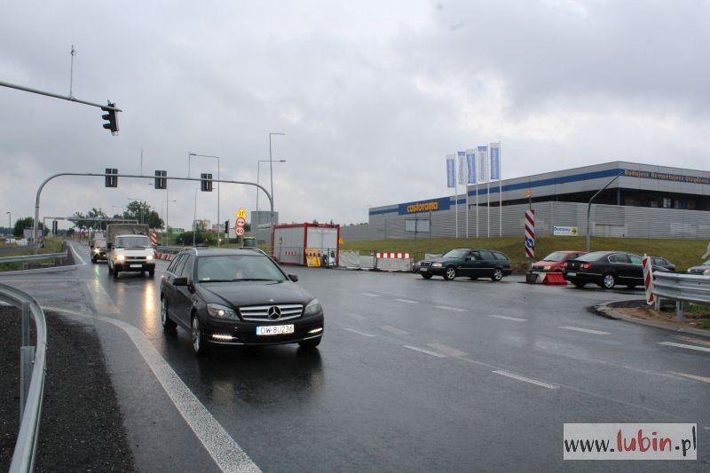 Remont skrzyżowania przy Castoramie potrwa dłużej niż zakładano