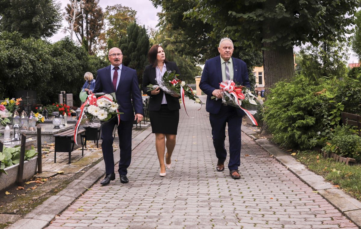 Złożyli kwiaty na grobach ofiar Zbrodni Lubińskiej