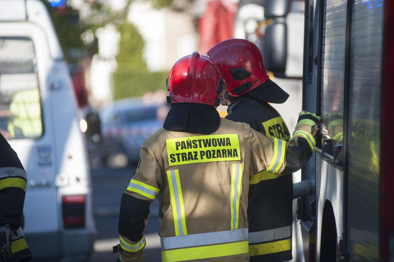 Pożar w bloku. Dwie osoby ranne