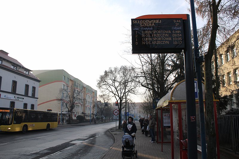 Tablice na przystankach. Czy będzie więcej?