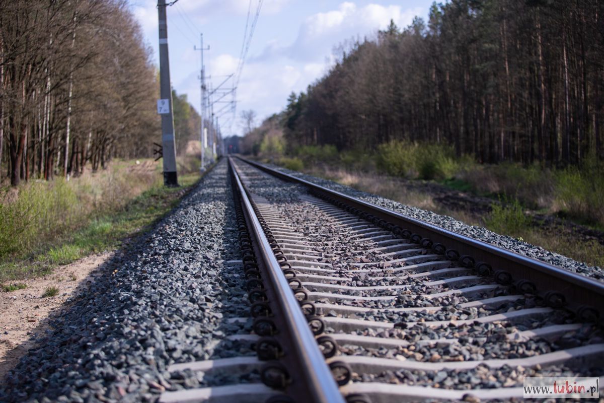 Pociągi kursują, ale wolniej. Kolejarze wciąż w gotowości