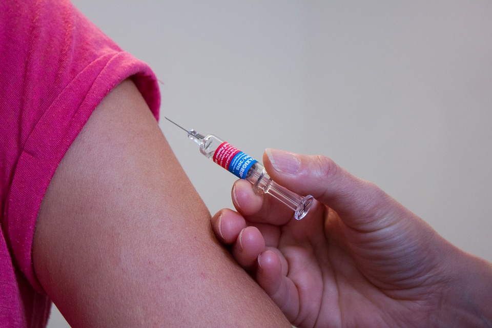 Trzecia dawka szczepionki może być konieczna