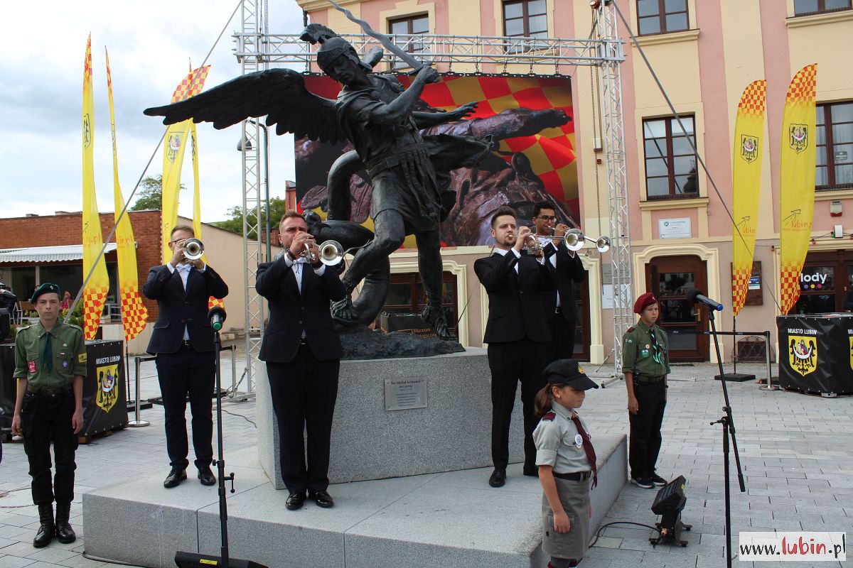 Zawierzyli miasto i mieszkańców Michałowi Archaniołowi