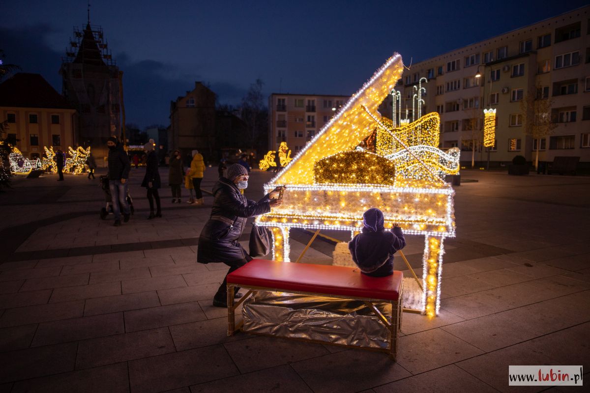 Rozświetlony rynek w Lubinie [GALERIA]