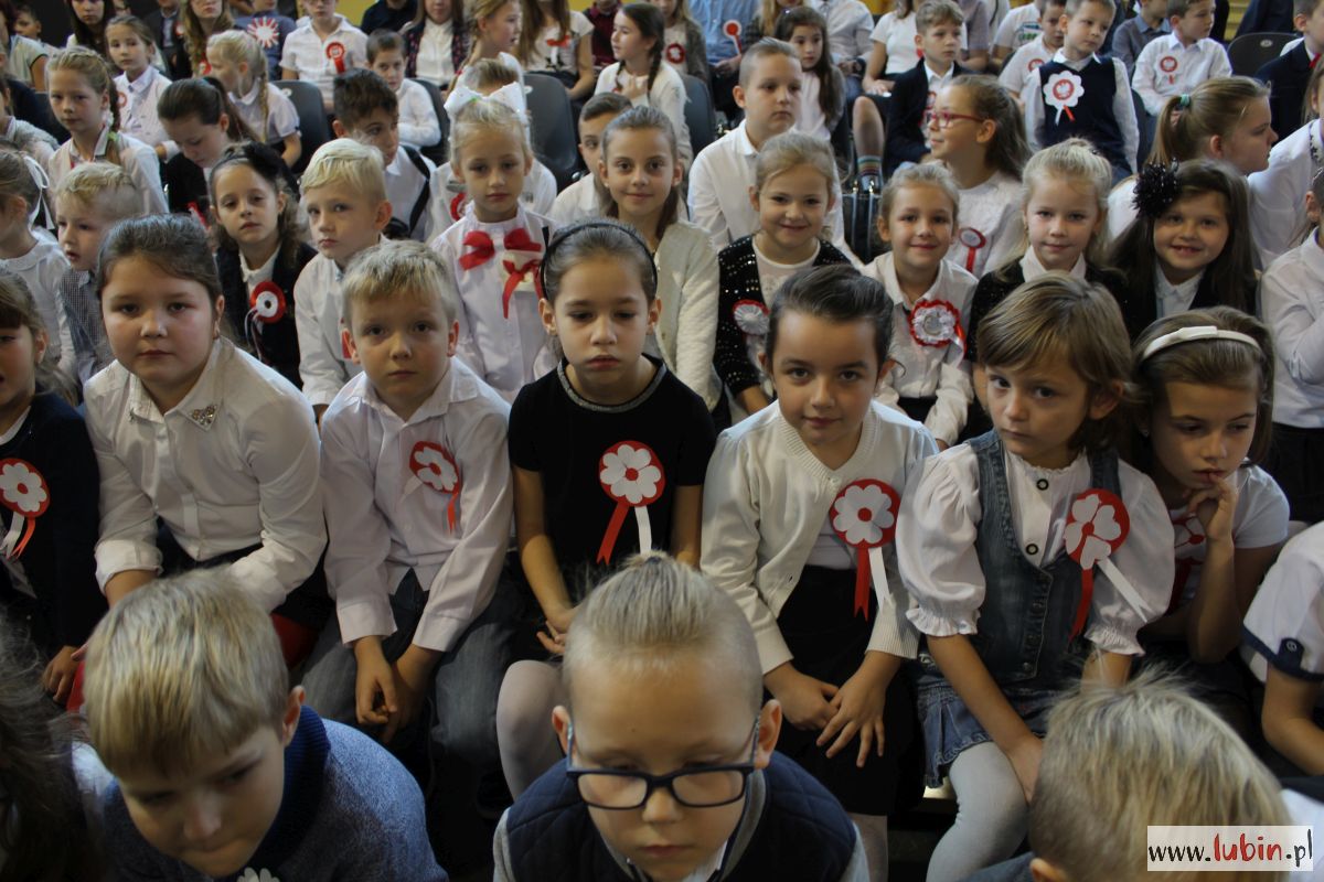 Biało-czerwono w lubińskich szkołach