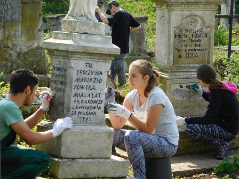 Uporządkują polskie groby na Ukrainie