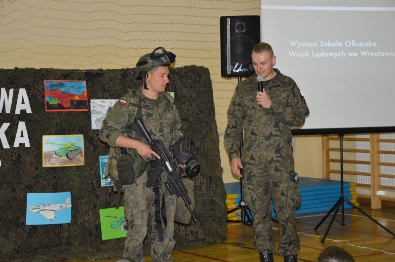 Żołnierze i niezwykła lekcja w lubińskiej szkole